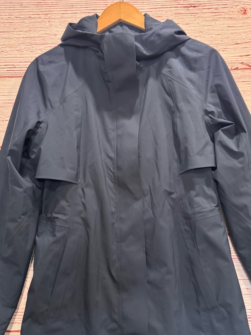 Lululemon Rain Rebel Jacket in True Navy Sz 4 - Picture 3 of 12